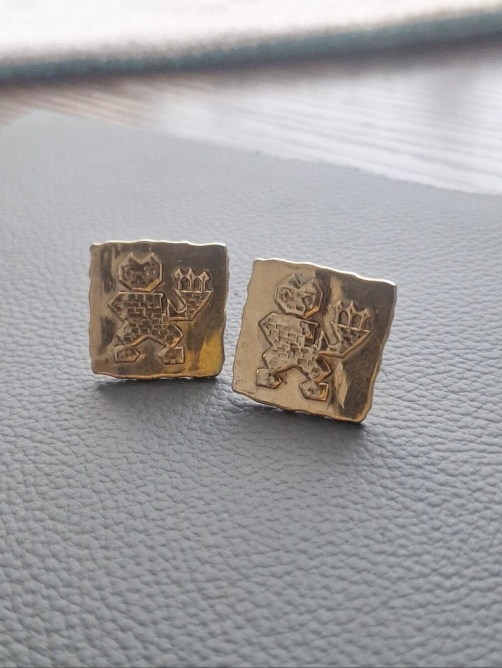 Unique Anson Gold Tone Man Design Cuff Links Pat Pend Stamped